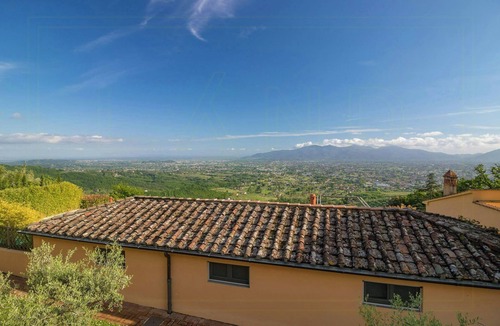 Matraia Apartment | Spacious apartment with pool near Lucca