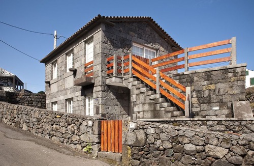 Sao Roque do Pico House | Stone House by the Seaside