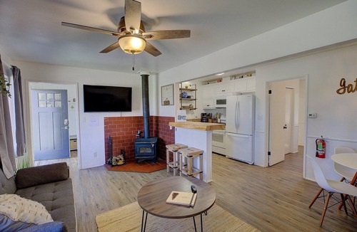Big Bear Hotel | The Cottage at Shay Meadows by Big Bear Vacations