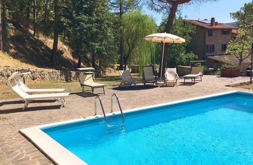 Cortona Villa | Typical house with large pool and lovely views