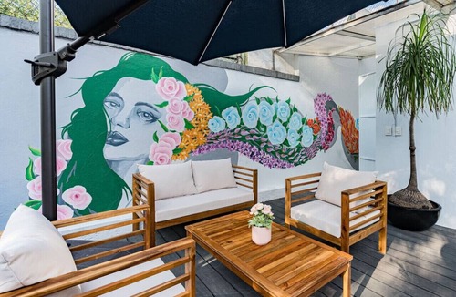 Hipodromo House | Vibrant Ámsterdam Stay with Rooftop & BBQ