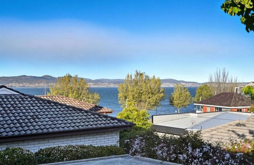 Sandy Bay Villa | Water Views & Style by the Bay