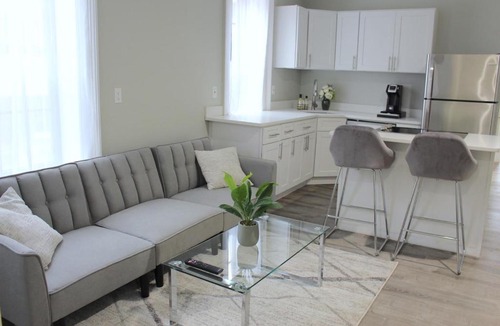 Mansion Area Apartment | WOW Bright Apt PRIME downtown Walk Everywhere
