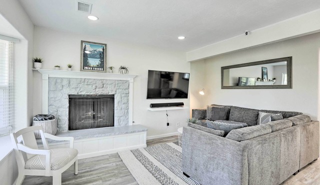 < 1 Mi to Slopes! 'Heavenly Daze Chalet' in Tahoe in Stateline