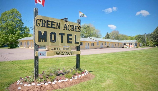 (1) Private Queen Suite at Green Acres Summerside in Summerside