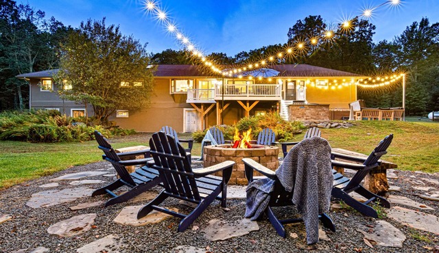 10Acre Secluded Retreat: Hot Tub, Arcade, Fire Pit in Dingmans Ferry