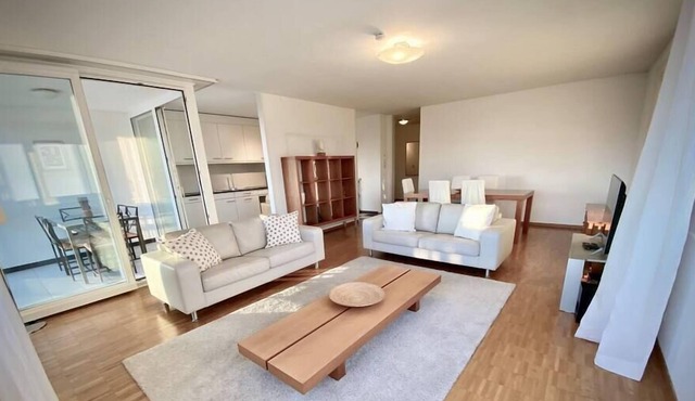 141 Your bright and spacious apartment by the lake in Lausanne