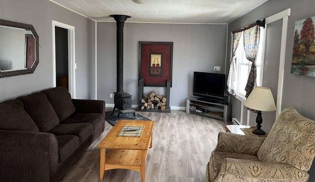 2 BDR cottage on Bras D'or Lakes. We are 420 friendly! - (1 of 5) in Saint Peter's