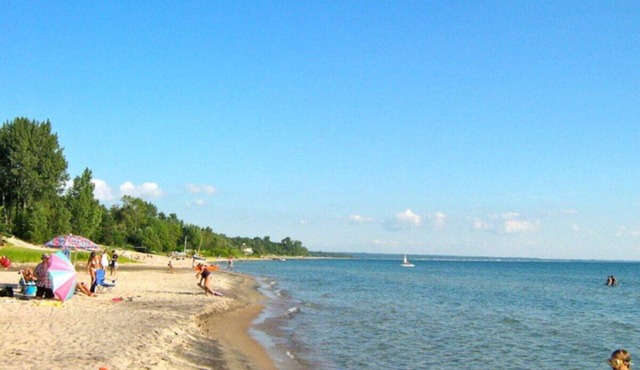 2 Bdrm Cabin - Balm Beach Views!