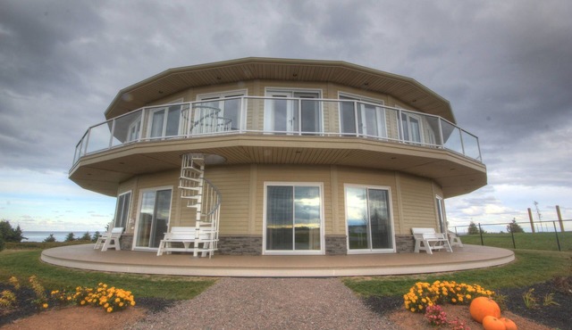 2 BDRM OCEAN/BEACH FRONT ROTATING CONDO! in North Rustico