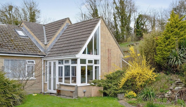 2 bedroom accommodation in Lypiatt Hill, near Stroud in Stroud