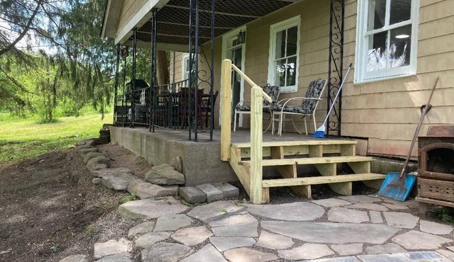 200 Year Old Farmhouse on Private 8 Acre Lake Pet Friendly. in Pleasant Mount