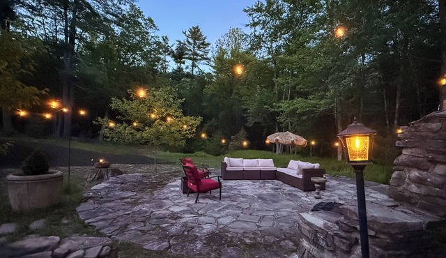 2bed small, Rustic cabin, Patio, games, 5 min to DE river, 8 min to Port Jervis. in Sparrow Bush
