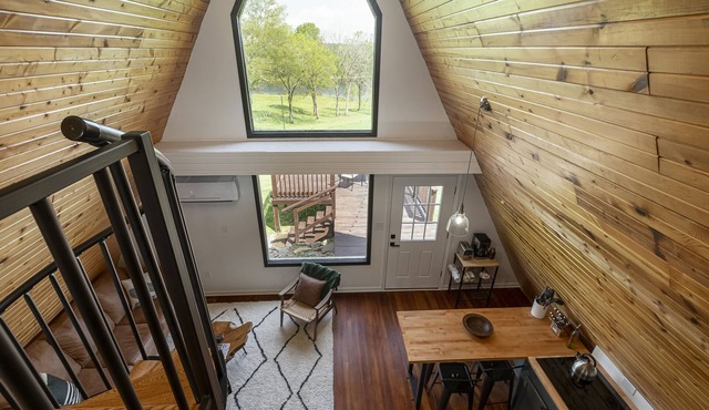 2BR A-Frame Cabin w/Hot Tub Near Wine Trail in Makanda