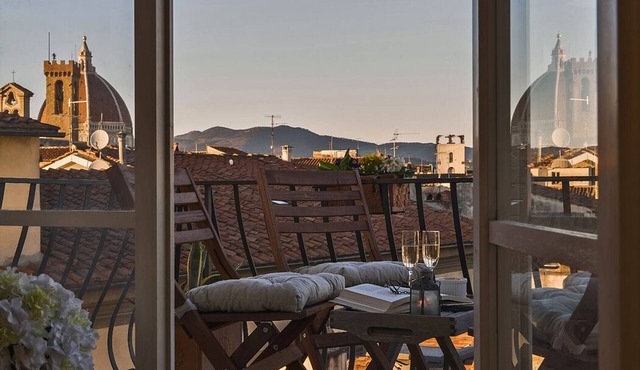 2BR Deluxe Loft Superb Private Rooftop Premier Location Uffizi Gallery in Firenze
