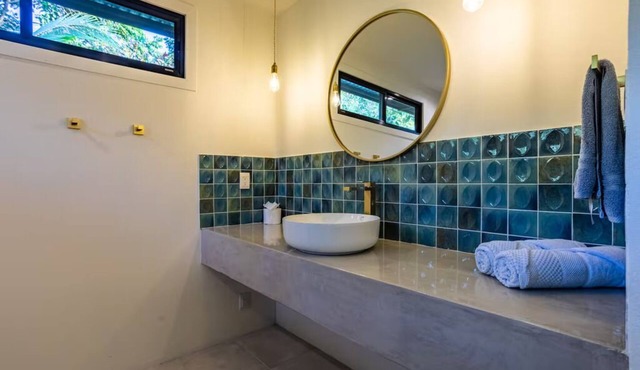 3-bedroom house in wonderful Dominicalito with WiFi, AC in Dominicalito