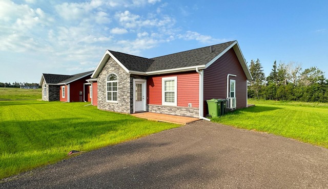 3-Bedroom Suite with Outdoor Hot Tub in Stanley Bridge