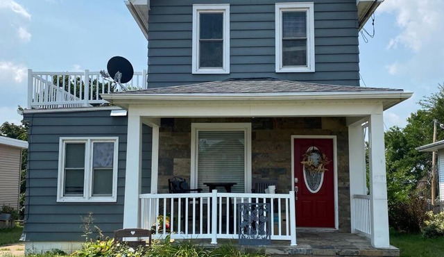 3bed 2bath nestled in cozy Grandview neighborhood