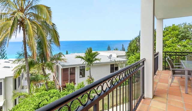 4 Hilltop Villas - Enjoy Ocean Views From The Heart Of The Village in SUNSHINE BEACH