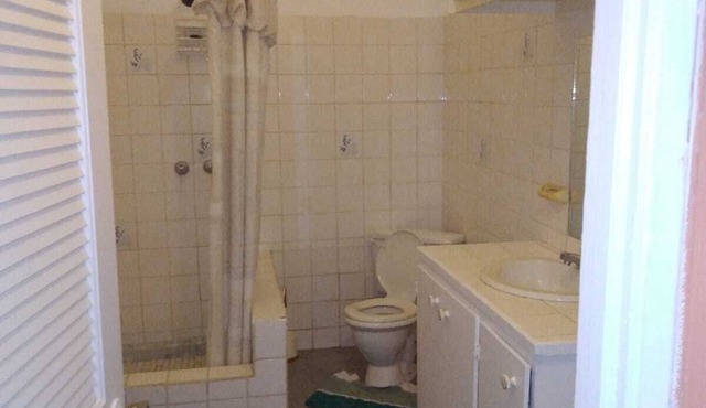4 separate single bedrooms,bathrooms,living and kitchen.beach access in Rodney Bay