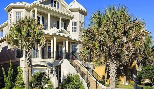 5 Bedroom Luxury Gated Ocean View Home with Amenities
