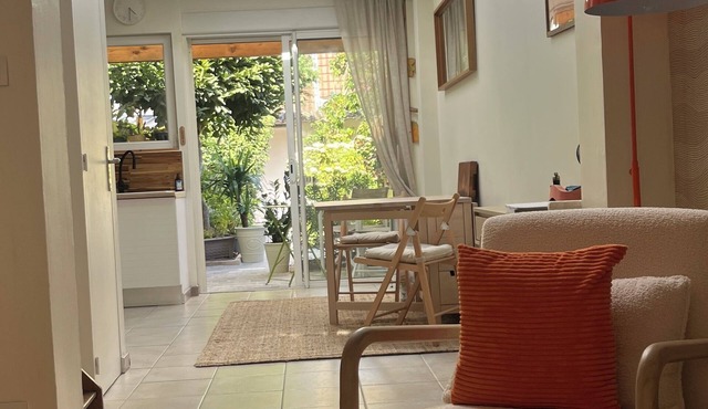 5-minute walk from Euratech and the metro, charming little typical Lille house in Lille