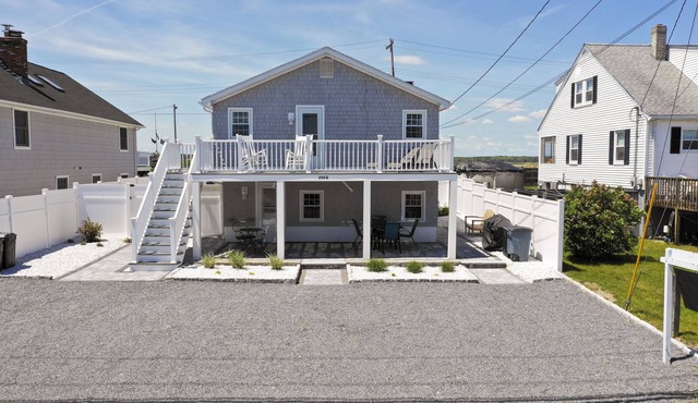 5 minute walk to the beach in Seabrook