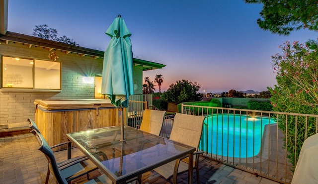 5BR Phoenix Luxury |Walk to Hiking| VIEWS | Pool in Phoenix