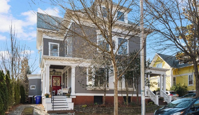 6BR w/Parking Steps to Brown in College Hill in Providence