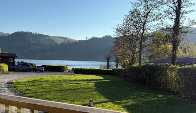 A homely lodge in a tranquil setting with lake view