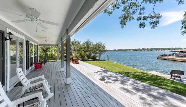 A lakefront getaway in Willis