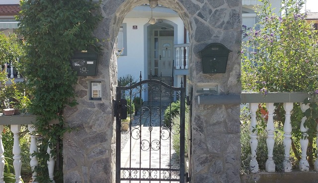 A peaceful environment for complet relaxsation, 10 min. by car to Koper beach. in Koper