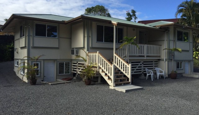 Aaron's Beach House - NEWly Renovated Private home with a 5 min walk to beach in Hilo