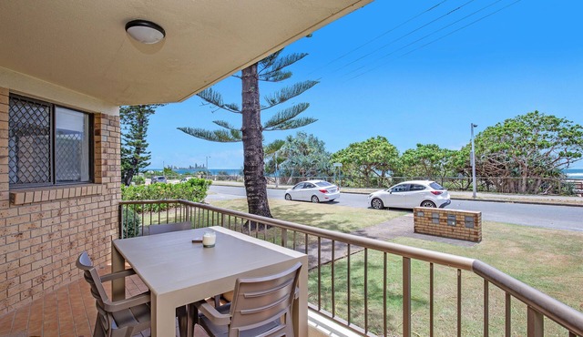 Absolute Beach Front Apartment in Bilinga