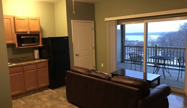Aeries Villas 311 A Perfect Weekend Getaway! Condo With Great River Views! Pool! in Grafton
