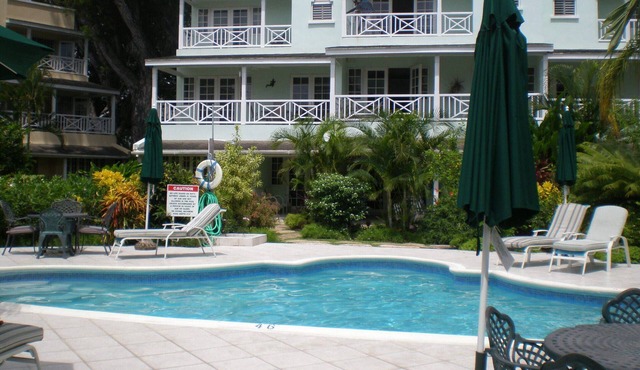 Apartment Margate Gardens opp ,Beach, Sea,Tapas Restaurant, Mall 3Bed 3Bath