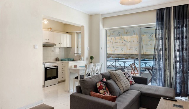 Apartment 'Pallada' with Balcony, Wi-Fi and Air Conditioning in Athina