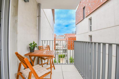 Appart 1 ch avec balcon et parking à la Joliette in Marseille