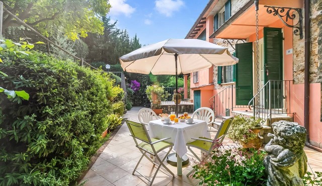 Appartamento Bellavista with Panoramic View over Versilia, Seravezza, Italy in Seravezza