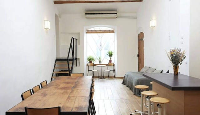 ARCHITECT-DESIGNED LOFT ON THE OLD PORT in Marseille