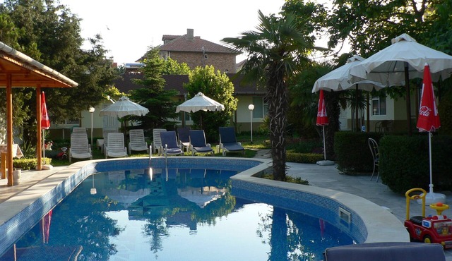 Atlantic Complex is set in Ravda, 500 meters away from the beach.
