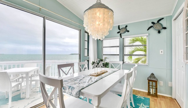 ATLANTIS.Ocean Front Cottage Retreat!