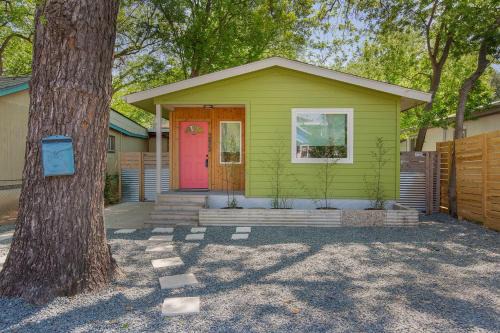 Authentic Austin Home with Cowboy Pool, Big Fenced Yard, Close to Austin Festivals in Austin