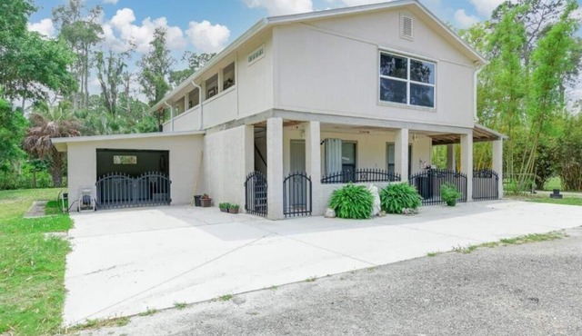 Bamboo Bayou getaway! Gorgeous bamboo and oaks with a pond in North Fort Myers
