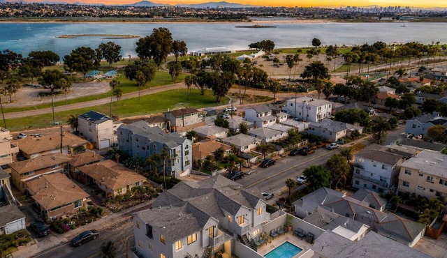 Bay View Condo 1/2 block to Beach Park-Spa and Private Patio-Dog Friendly in San Diego