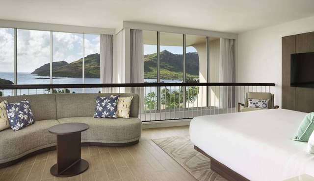 Beach Resort with Outdoor Pool & Dining by the Ocean | Oceanfront 1BR Suite