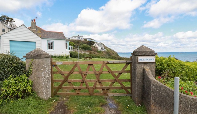 BEACHCLIFF, pet friendly, character holiday cottage in Gorran Haven in St. Austell