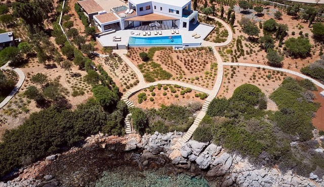 Beachfront 6 bedroom villa with a heated pool in Agios Nikolaos