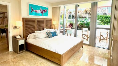 Beachfront and Private Patio at Casa Fifi Ocean in Miami Beach