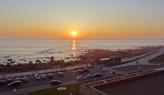 Beachfront apartment with 3 bedrooms. Fabulous view over the sea. in Vila Nova de Gaia